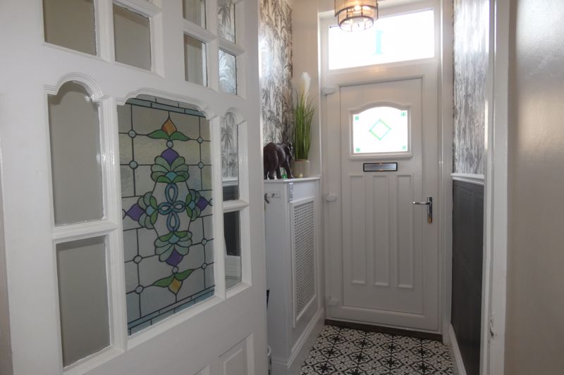 Entrance Vestibule/Hallway- click for photo gallery